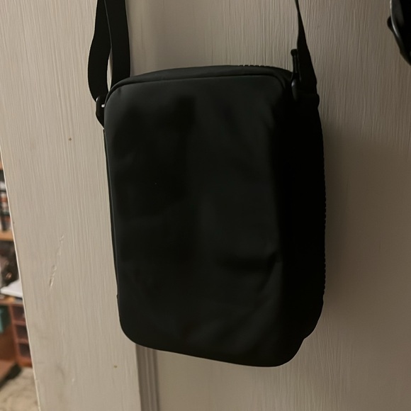 Lululemon Easy Access Crossbody Bag 1.5L black new without tags - Picture 4 of 5